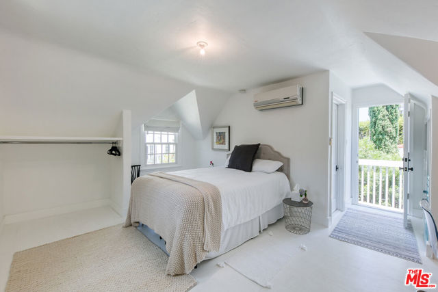 10736 Le Conte Avenue, Los Angeles CA: https://media.crmls.org/mediaz/65a08af7-2845-402a-8143-c42b97bbb566.jpg