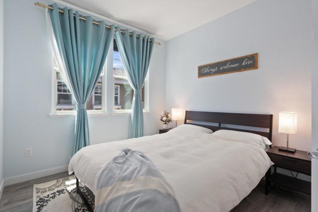 320 Circuit Way, Mountain View CA: https://media.crmls.org/mediaz/65a0ef36-882e-47c4-a876-8615e97146d5.jpg