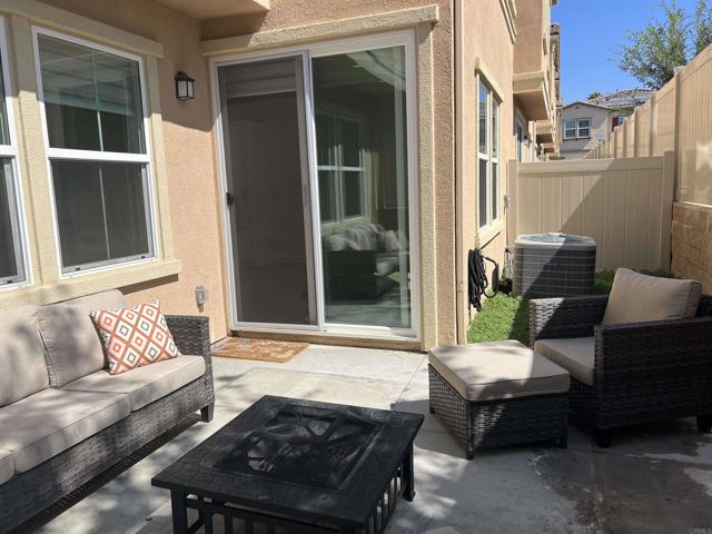 Detail Gallery Image 7 of 59 For 530 Longmeadow St, Vista,  CA 92081 - 3 Beds | 2/1 Baths