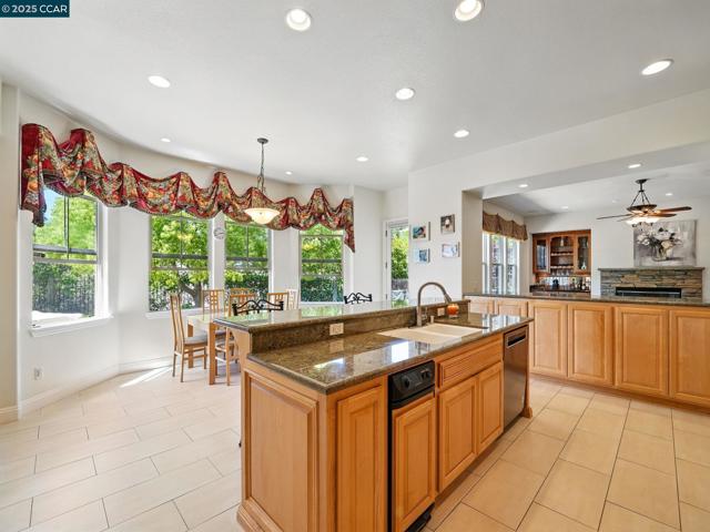 135 Diablo Ranch Ct, Danville CA: https://media.crmls.org/mediaz/65a102c0-98e9-491a-8177-f4de215b28c8.jpg