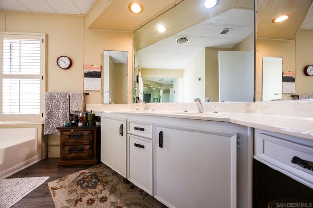 4650 Dulin Rd, Fallbrook CA: https://media.crmls.org/mediaz/65a10acd-66f8-4550-af49-3c1a0bf87c91.jpg