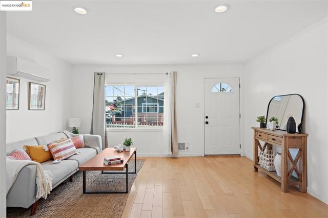 2533 Bush Ave, Richmond CA: https://media.crmls.org/mediaz/65a121fa-2fd2-45e0-8d0a-1c6acff7ee5b.jpg
