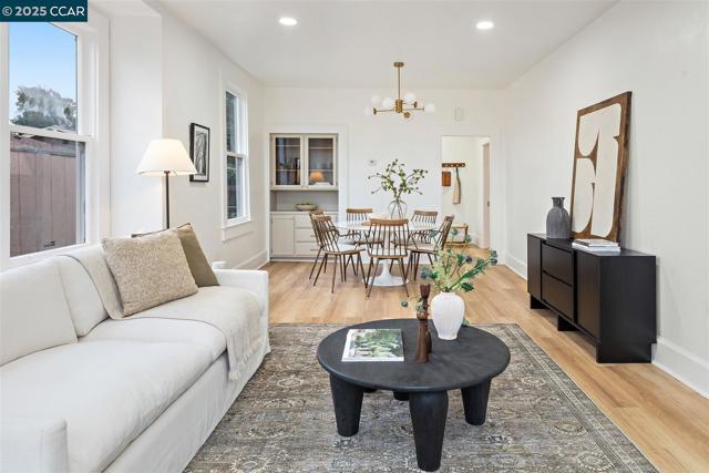 939 Ohio St, Vallejo CA: https://media.crmls.org/mediaz/65a1a996-7df2-408b-b09d-a019306bc74c.jpg