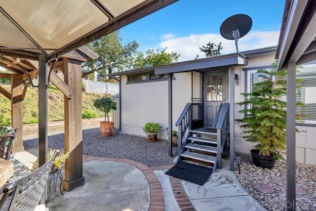 18218 Paradise Mountain Rd, Valley Center CA: https://media.crmls.org/mediaz/65a20dcf-632e-4221-9ca8-f091e27f4a8a.jpg