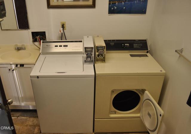 3305 Hilltop Drive, Ventura CA: https://media.crmls.org/mediaz/65a2b614-b877-4f32-8a8a-ffaa9870b098.jpg