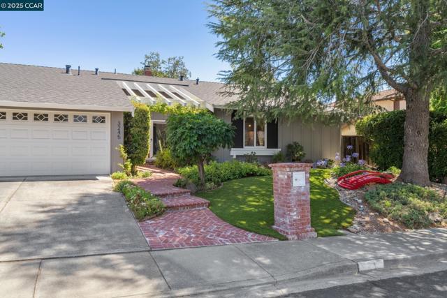 3245 Newport Court, Walnut Creek CA: https://media.crmls.org/mediaz/65a2e1d2-fa4a-467e-b3b9-859e46997a3a.jpg