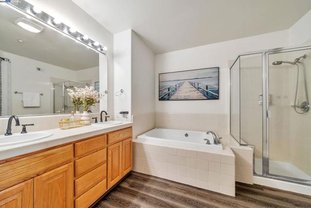 4222 Clarinbridge Cir, Dublin CA: https://media.crmls.org/mediaz/65a2eac2-289d-499b-8796-62339f1c5ef4.jpg