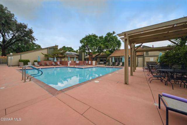 245 Oakleaf Drive, Thousand Oaks CA: https://media.crmls.org/mediaz/65a38210-bad3-4aeb-bfb8-9ff7969d3669.jpg