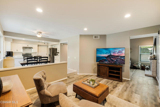 4471 Skyglen Court, Moorpark CA: https://media.crmls.org/mediaz/65a3ab24-fda1-4571-bc1e-08fb9021089b.jpg