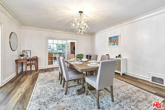 728 S Windsor Boulevard, Los Angeles CA: https://media.crmls.org/mediaz/65a454fa-1a61-4e87-8794-1c69a038e868.jpg