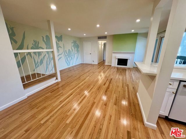 2209 Summertime Lane, Culver City CA: https://media.crmls.org/mediaz/65a55c40-574e-46cc-b624-5226516848a0.jpg