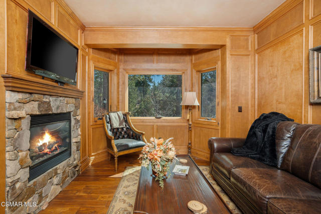 32310 Hummingbird Court, Running Springs CA: https://media.crmls.org/mediaz/65a563a5-b40b-4ba2-87e5-c376387924ff.jpg