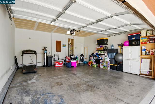 35 Belluno Dr, Stockton CA: https://media.crmls.org/mediaz/65a5dbce-72fb-4a49-a360-11dde679a357.jpg