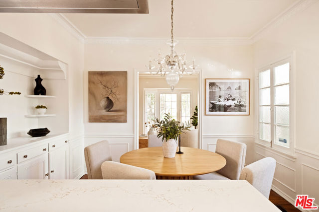 363 S Doheny Drive, Beverly Hills CA: https://media.crmls.org/mediaz/65a6be79-0038-4305-adf0-da2860cabbb3.jpg