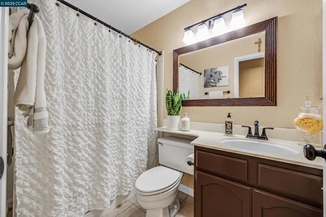 60 Rainbow Cir, Danville CA: https://media.crmls.org/mediaz/65a6cd00-929e-4974-a7b3-a3587ae8f343.jpg