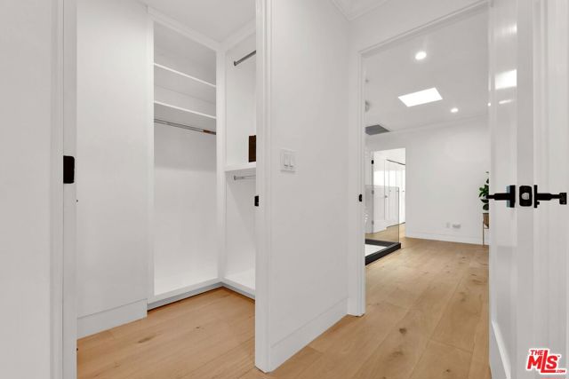 602 S Lucerne Boulevard, Los Angeles CA: https://media.crmls.org/mediaz/65a6f136-7f5b-49e2-88cc-1ce091aa4541.jpg