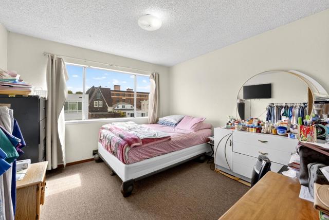 476 7th Avenue, San Francisco CA: https://media.crmls.org/mediaz/65a6f782-cff7-479c-bd7f-a2002de89fa5.jpg