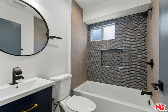 2922 Hauser Boulevard, Los Angeles CA: https://media.crmls.org/mediaz/65a79aba-c641-418b-a896-2db57e6621b8.jpg