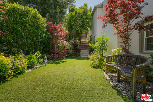 13477 Contour Drive, Sherman Oaks CA: https://media.crmls.org/mediaz/65a7f69c-2a34-4327-9e10-3046564b089d.jpg