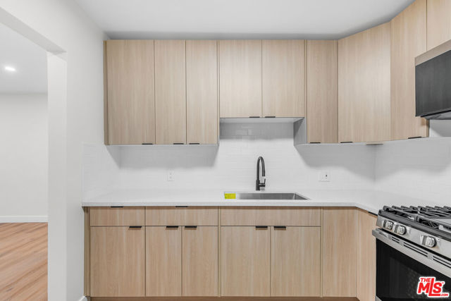 1333 Barry Avenue, Los Angeles CA: https://media.crmls.org/mediaz/65a851fb-41ac-4545-88f6-c73c12075863.jpg