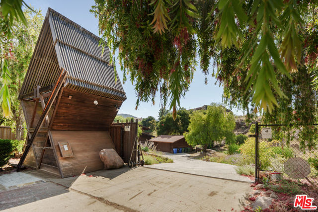 421 Westlake Boulevard, Malibu CA: https://media.crmls.org/mediaz/65a8978e-abd0-4014-9289-eb56082a70c2.jpg
