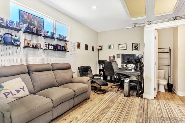 722 Anchor Ct, Chula Vista CA: https://media.crmls.org/mediaz/65a8a3c1-3227-4c48-b791-3c506a03fb47.jpg