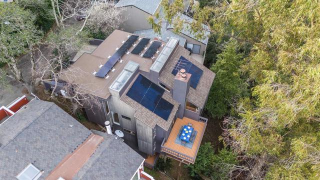 6425 Zinn Dr, Oakland CA: https://media.crmls.org/mediaz/65a91059-3733-456c-88c5-702008916c32.jpg