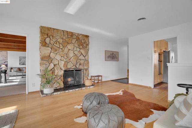 2023 Mira Vista Dr, El Cerrito CA: https://media.crmls.org/mediaz/65aa63c6-d6ab-431b-8362-73612723cebb.jpg