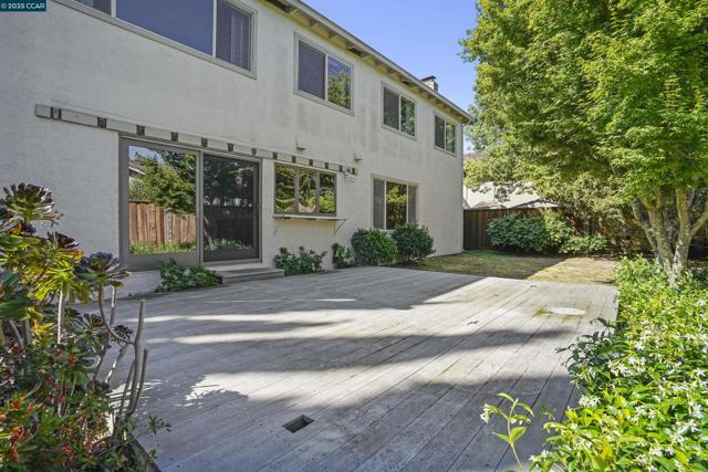 220 Daylight Pl, Danville CA: https://media.crmls.org/mediaz/65aab8ef-06aa-443f-aeef-6ae4251f9442.jpg