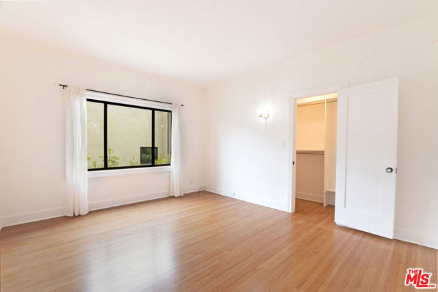 449 S Citrus Avenue, Los Angeles CA: https://media.crmls.org/mediaz/65aad87a-8085-453e-93bd-dd64882a685c.jpg