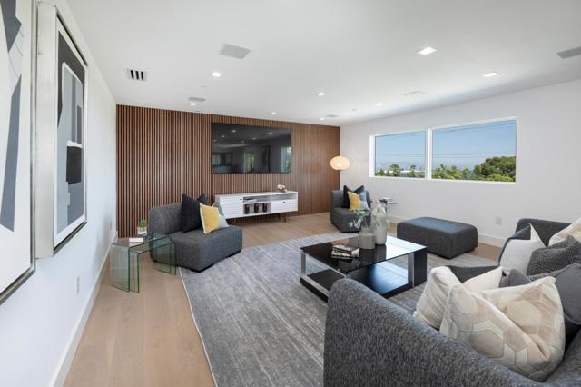 3964 Jefferson Avenue, Redwood City CA: https://media.crmls.org/mediaz/65aafcb6-acfa-40a0-a0fb-b82aa092f4dd.jpg