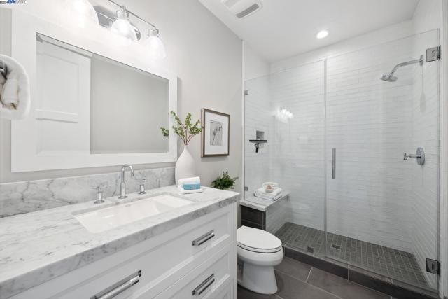 Image 32 of 58 For 2621 Royal Oaks Dr