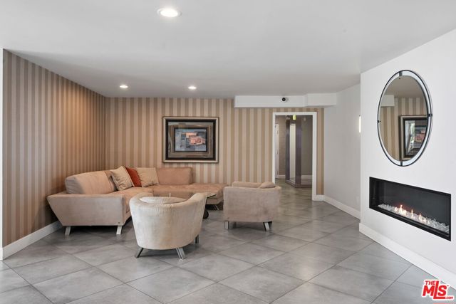 1230 Horn Avenue, West Hollywood CA: https://media.crmls.org/mediaz/65ab5c04-3c53-426f-961e-cbce976feba4.jpg