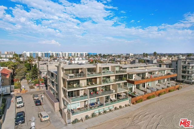 6 Eastwind Street, Marina del Rey CA: https://media.crmls.org/mediaz/65ab60a7-d700-4924-8a37-ace6b28990c4.jpg
