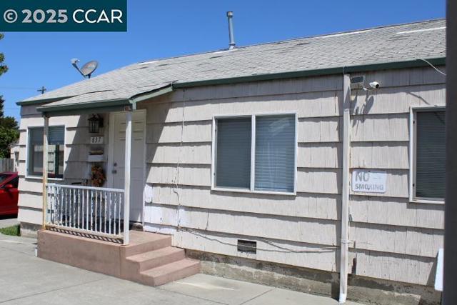 835 33Rd St, Richmond CA: https://media.crmls.org/mediaz/65ab790d-4171-4a14-8061-df89b78aa927.jpg