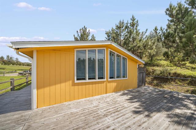 2464 Wynola Rd, Julian CA: https://media.crmls.org/mediaz/65ab8741-7be9-4f92-a2a1-bab7cbdcd9fe.jpg