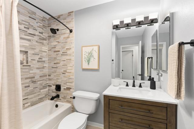 10324 Paseo Palmas Drive, Lakeside CA: https://media.crmls.org/mediaz/65abc03f-5885-40fe-a9a7-ec4bdd5dbfb3.jpg