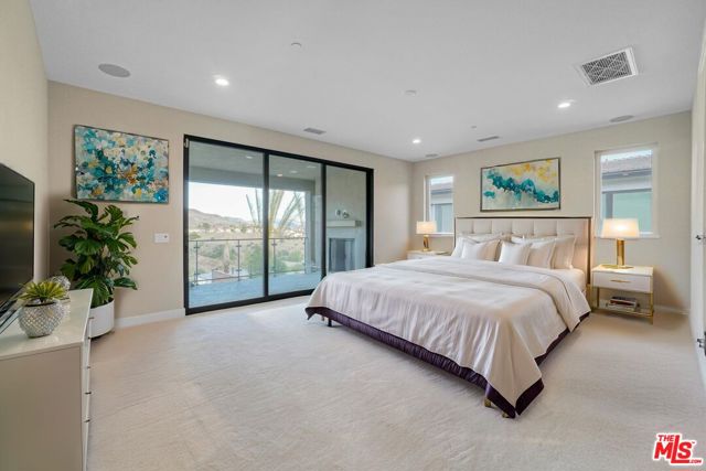 11848 N Hillsborough Lane, Porter Ranch CA: https://media.crmls.org/mediaz/65ac3696-14f6-485b-805e-8dcd0efee339.jpg