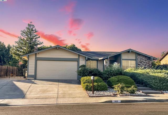 901 Basalt Way, Antioch CA: https://media.crmls.org/mediaz/65ac7395-67bb-49a6-bc94-79518ac5f71b.jpg