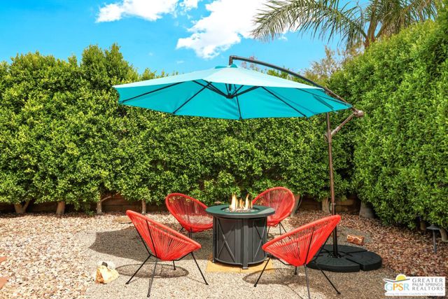 2162 Shannon Way, Palm Springs CA: https://media.crmls.org/mediaz/65ac91bd-eca9-4972-bfd7-9a777fc5275f.jpg