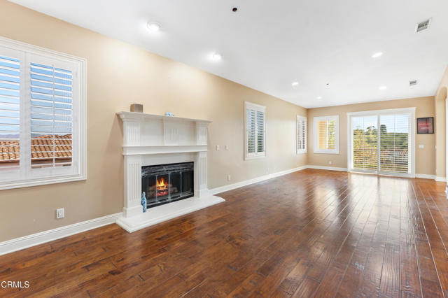 12428 Palmer Drive, Moorpark CA: https://media.crmls.org/mediaz/65aca6b7-91f4-471d-9f17-c42a38488c7d.jpg