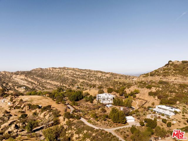 7401 Studio Road, Canoga Park CA: https://media.crmls.org/mediaz/65accfe6-af24-4a49-b60f-204b7b390e37.jpg