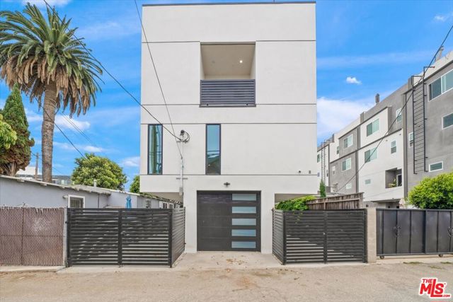 4922 S Centinela Avenue, Los Angeles CA: https://media.crmls.org/mediaz/65ad185f-398e-4a22-beb3-2d144975d408.jpg