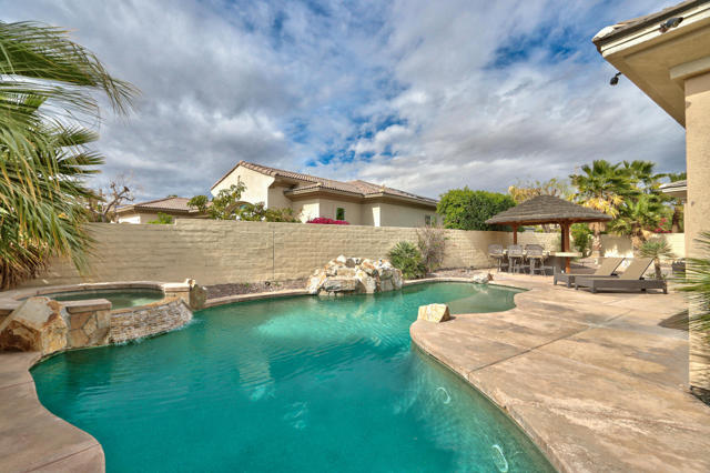 153 Merano Way, Palm Desert CA: https://media.crmls.org/mediaz/65ad8624-5782-46b4-a161-feba3e231f80.jpg