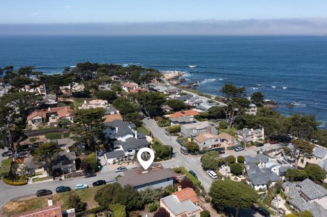 2416 Bay View Avenue, Carmel CA: https://media.crmls.org/mediaz/65ade789-afda-45e1-88f8-5574b079830f.jpg