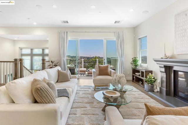 63 Tomcat Way, Orinda CA: https://media.crmls.org/mediaz/65ae0001-c07b-4f9c-9b43-b8dc3a246bc3.jpg