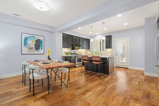 2560 Saffron Way, Mountain View CA: https://media.crmls.org/mediaz/65ae0e26-4b83-4047-8c34-6ab1efeb3455.jpg