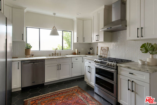 5361 Oakland Street, Los Angeles CA: https://media.crmls.org/mediaz/65ae104d-7b17-4481-8454-0d8bee8cfe13.jpg