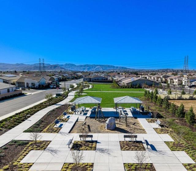 1514 Overpark Lane, Beaumont CA: https://media.crmls.org/mediaz/65aeacb0-ea67-4e2e-9163-e79f44c74ae7.jpg