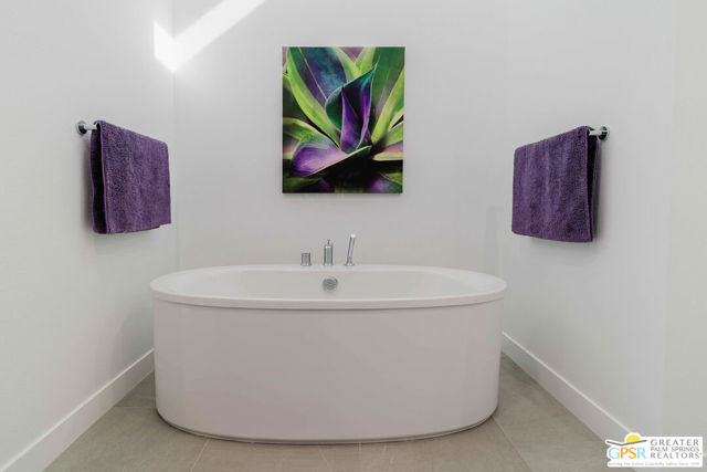 4321 Lumina Way, Palm Springs CA: https://media.crmls.org/mediaz/65b02878-9391-4c4f-9757-5296f45ea827.jpg